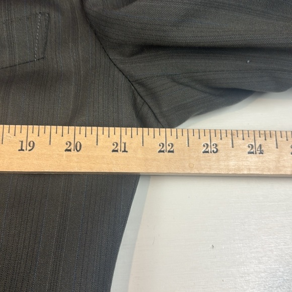 Ermenegildo‎ Zegna Men’s Gray Double-Breasted Blazer — Italian Wool, Classic Fit - Picture 5 of 10